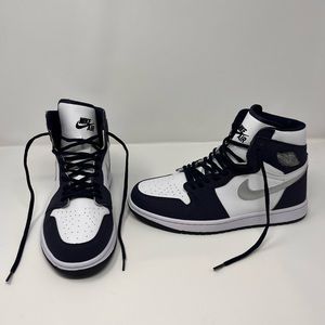 Nike Air Jordan 1 Retro High Midnight Navy / Metallic Silver / White NEW!